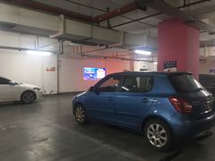 -丽丰购物中心·停车场