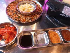 豚豚家锅盖炒饭-豚豚家돈돈가韩国锅盖烤肉(新北万达店)