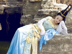 莲台咏-九月鹰飞汉服摄影工作室