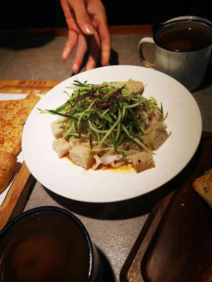 戈壁母亲饭店-"这个冬天第一次来吃,点的红柳烤肉,架子肉.