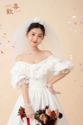 -喜爱高定婚纱摄影