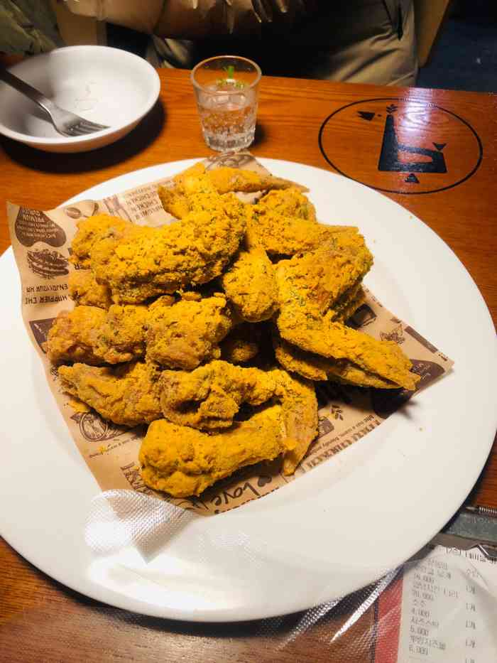 bhc炸鸡(线忠武路店)-"大晚上去吃的皮很酥,但是肉味很淡.没有刘.