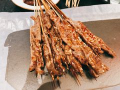 -何妹湿辣牛肉·粤式烧烤砂煲(桂雅路店)