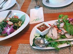 -Chom Cafe and Restaurant