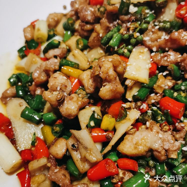 好吃实惠，扶墙而出的新晋川菜馆