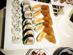 -凤冠假日酒店自助餐