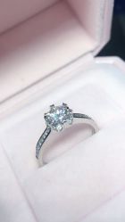 -威德钻石-克拉钻大本营(南京东路店)