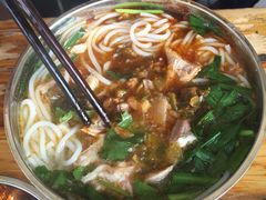 -鸿浩扒猪脚米线