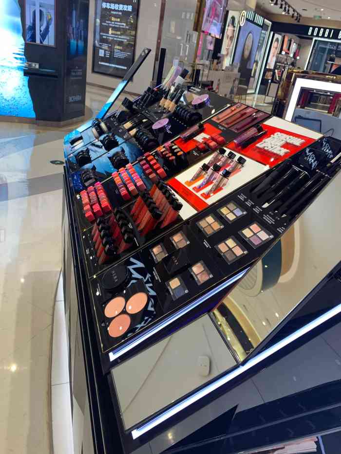 hera赫妍(湖滨银泰in77店)-"第二次来这个湖滨银泰的赫妍专柜. 柜台.