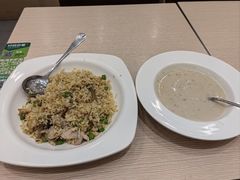 三色蘑菇鸡柳炒饭-佰搭果·广式茶餐厅(西华路店)