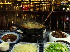 -临江餐馆二楼美食部落