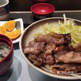 正好去静安寺逛街,逛到芮欧百货就看看有啥吃的