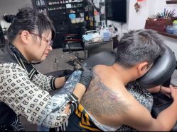 -龙之吻专业刺青·手工耳洞·纹身去色