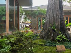 -Chom Cafe and Restaurant