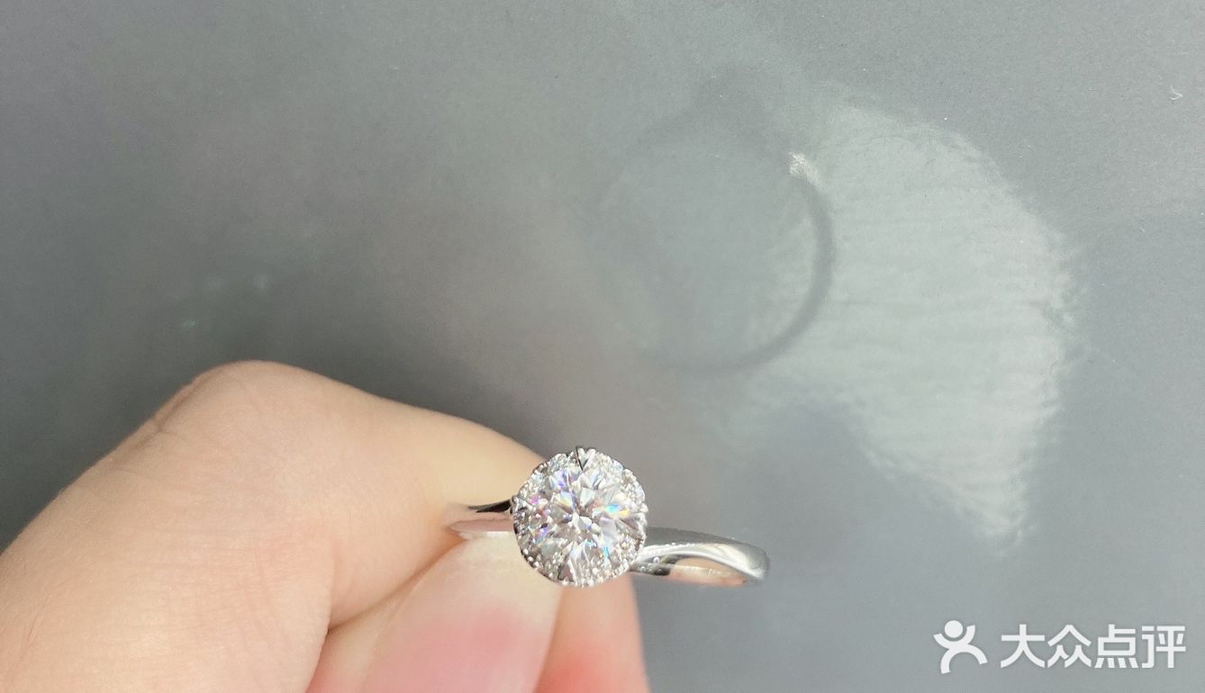 湖北超级闪的极光款钻戒💍