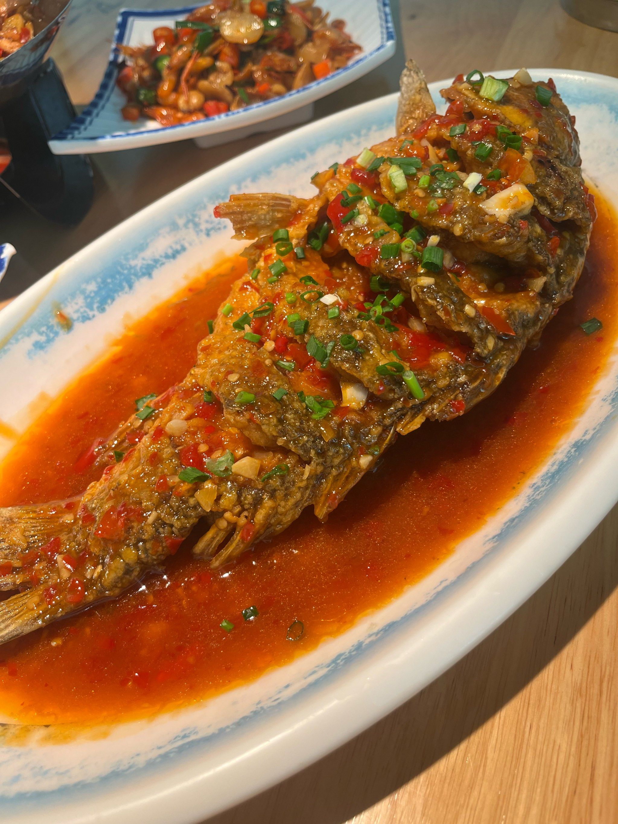 这个糟辣鱼真的推荐大家,鱼炸很脆,配上炒过的糟辣椒,香辣脆甜,口感
