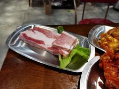厚切猪五花-·缸桶屋·韩式牛肋条自助烤肉(西湖D11店)