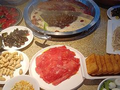 -茅草房·河畔园林火锅
