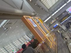 -麦当劳(上海虹桥站30B检票口楼上)