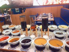 自助调料区-魔法帽酱料牛肉小火锅(米兰店)