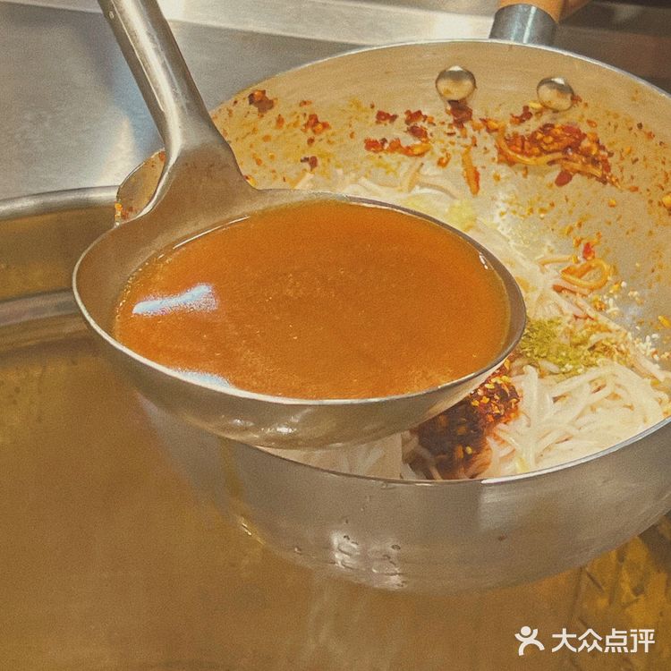 这蹄花，送我还真的就要了，来上一桶蹄花吧