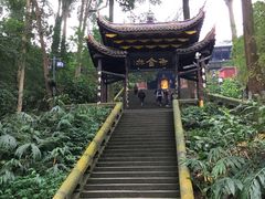 -峨眉山报国寺