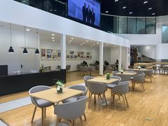 -杭州中沃沃尔沃4S店(滨江区店)