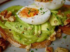牛油果煮蛋吐司-RAC BAR(安福路店)