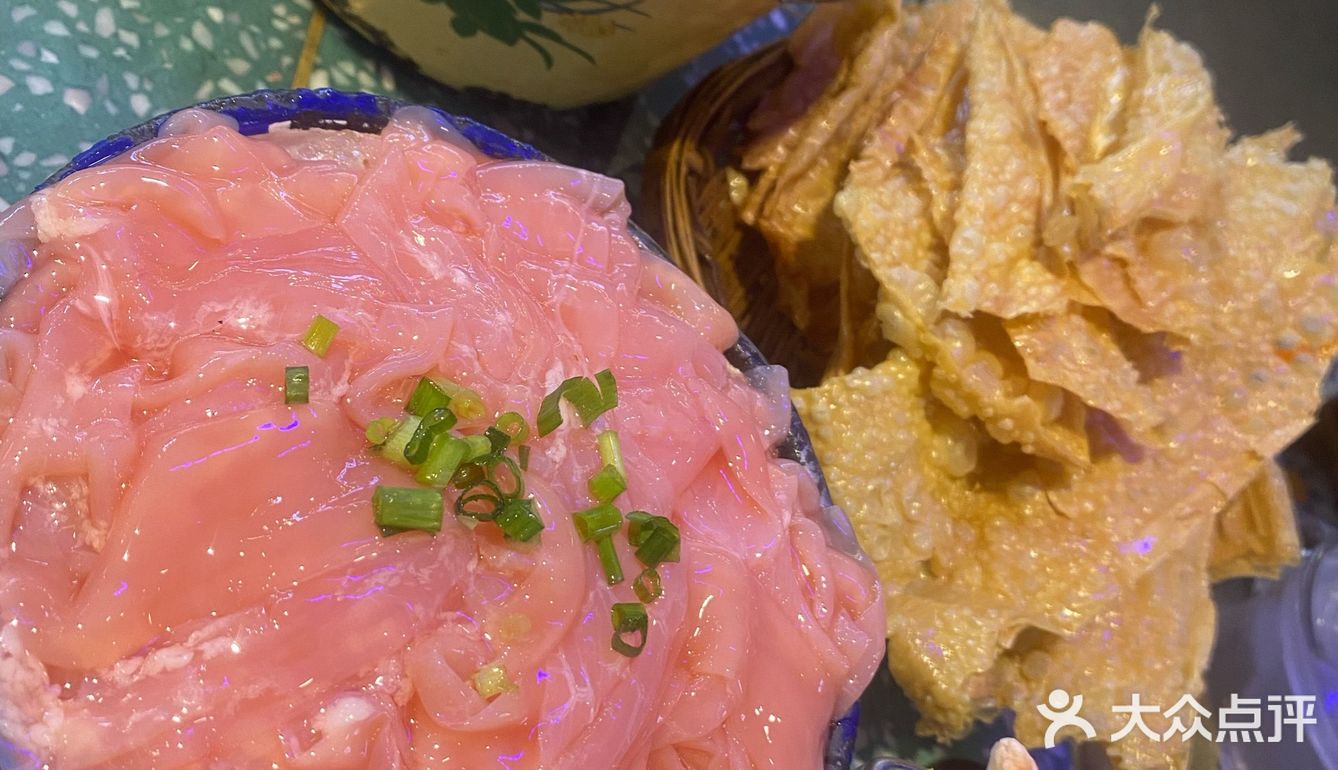 小姐姐们很漂亮啊 上菜速度非常快，10分钟全部上来