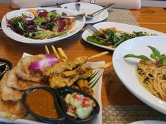 -Chom Cafe and Restaurant