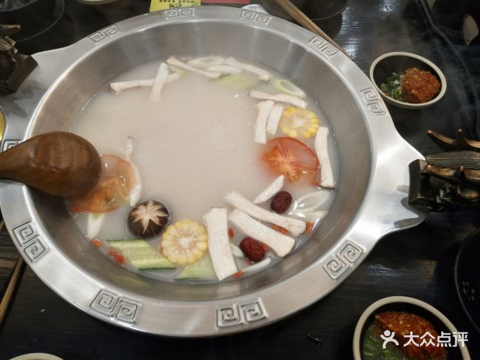 小鱼儿遇上花千骨·滚石沸腾鱼(石路店)养生白汤锅图片 - 第1张