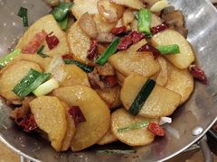 干锅土豆-湘缘道客•湘缘饭店·25年湘菜馆(古墩路店)