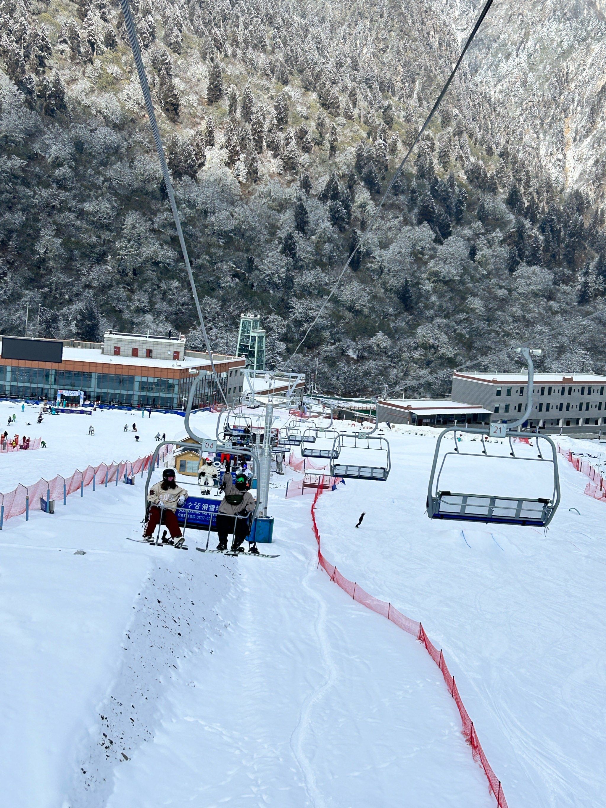 这不是xx雪山,这是汶川羌人谷