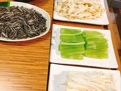 -陆记牛庄·碳锅龙虾烧烤(爱上花园店)