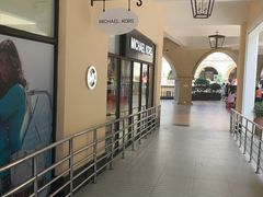 -王府井奥莱临潼小镇(临潼店)