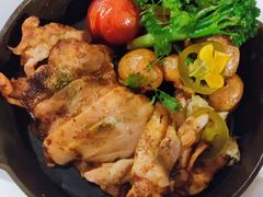 香草烤春鸡-C&R西班牙餐厅