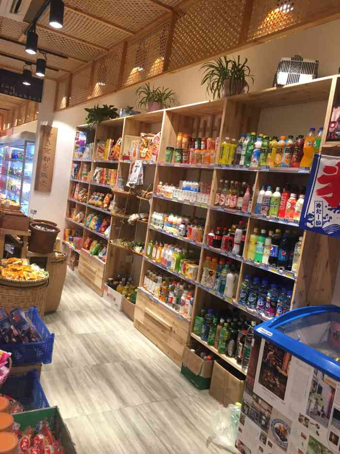 大雄的零食杂货铺-"家附近新开的零食店,无论从店名或者是环境.