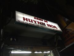 -Bánh Mì Huynh Hoa