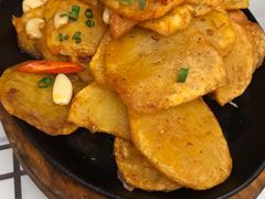 -阿瓦山寨·湘菜现炒·剁椒鱼头王(咸阳总店)