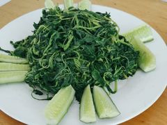 -华龙特色大骨鸡农家菜馆