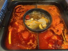 -老牌坊云南鱼豆花火锅(爱建店)