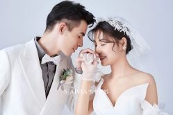 -雪中彩影婚纱摄影·微光艺术中心