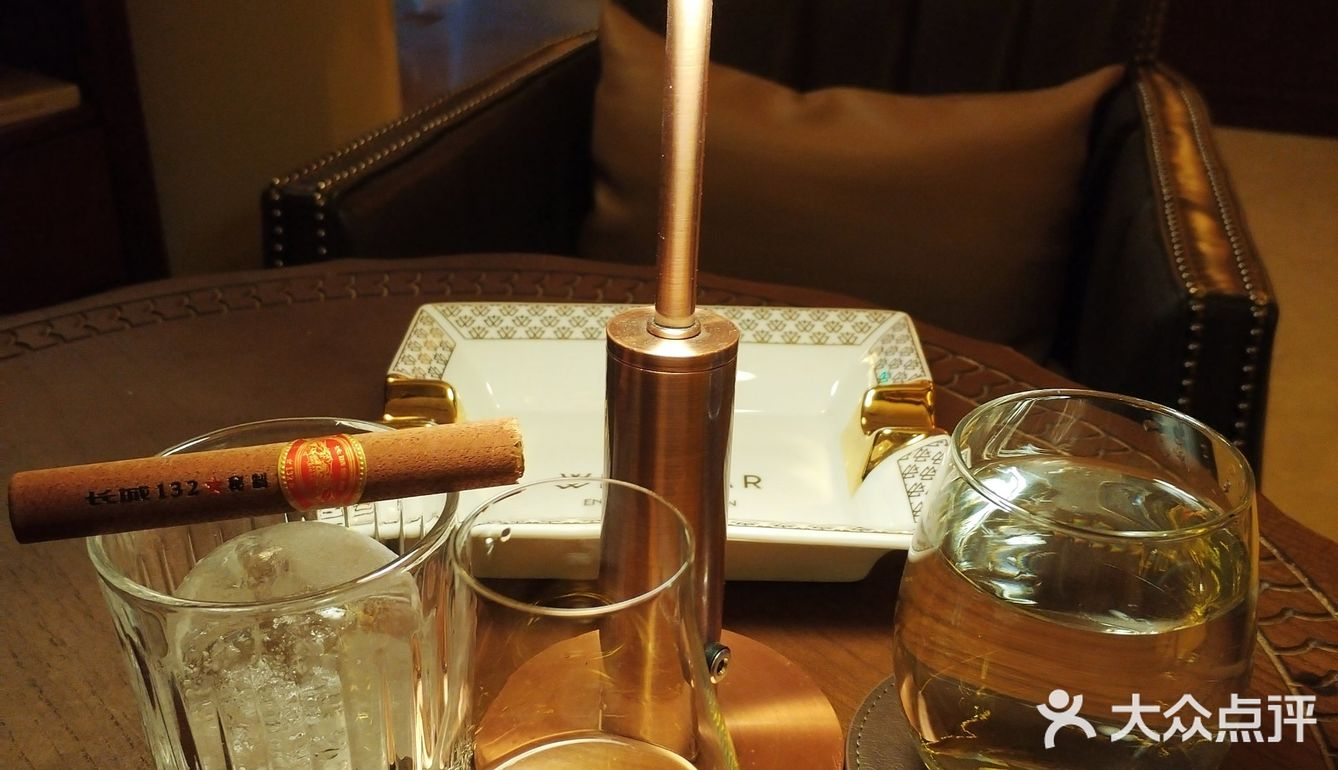 这里有🚬有🍸有故事，就缺你了～