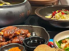 个旧烤猪蹄-云海肴·汽锅鸡·云南菜(天山百盛优客店)