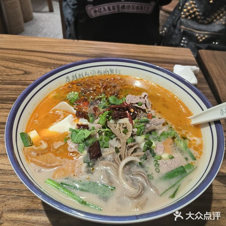 光谷小吃街的生烫米线太绝了[色]