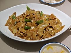 -老码头黑皮肘子锅包肉(赣水路店)