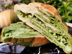 抹茶双色牛角-风车面包