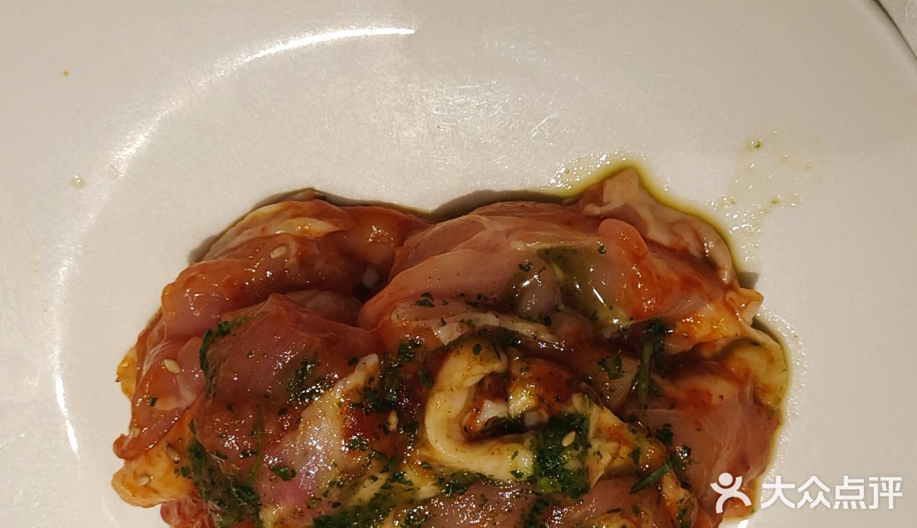 在牛角吃烤肉会验证烤肉吃五分或七分熟真的肉质口感会绝佳