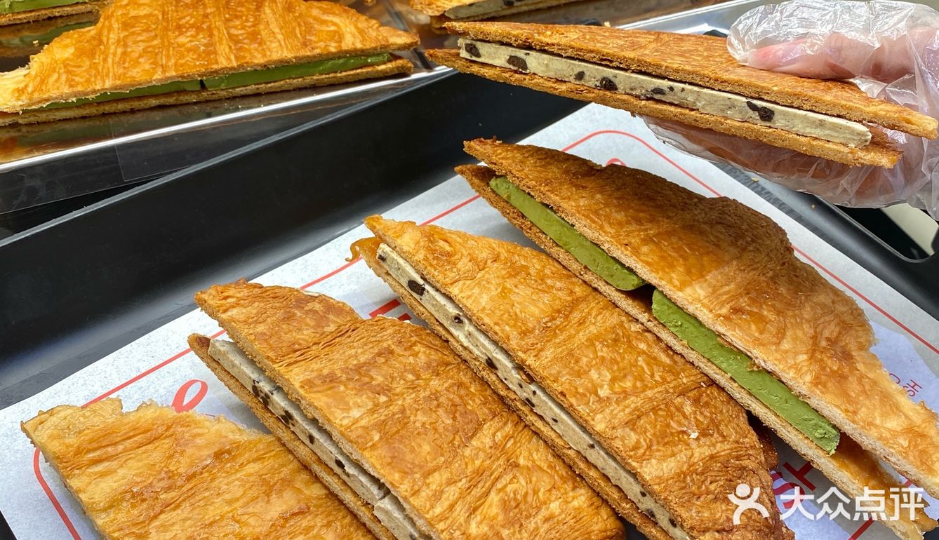 海口龙湖天街！排队也要吃的。。。