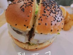 招牌牛肉汉堡-UPPER KITCHEN(延安路店)
